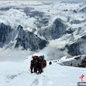 探险头条：意大利华侨青年用脚步“丈量”高峰